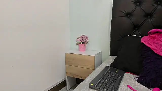 Marianee Rousse online show from November 14, 2025, 10:24 pm