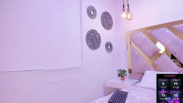 Marianee Rousse online show from September 28, 2025, 10:06 pm