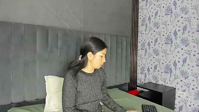 Megan Collinss  online show from January 9, 2026, 12:45 pm