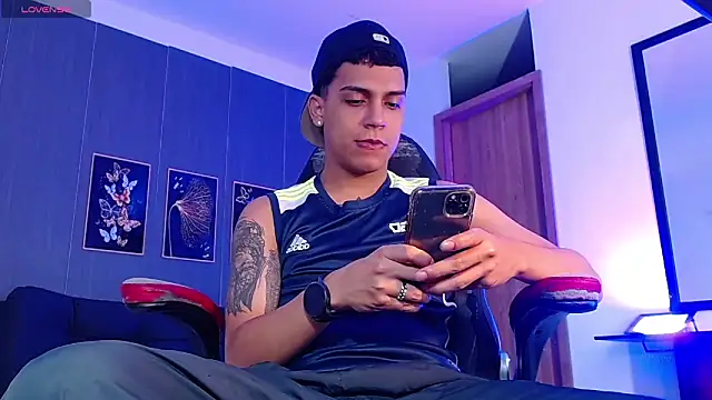 david santos16 online show from October 6, 2025, 4:57 am