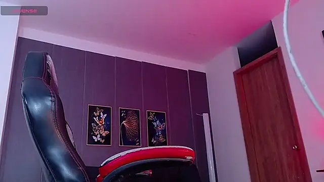 david santos16 online show from October 7, 2025, 4:13 am