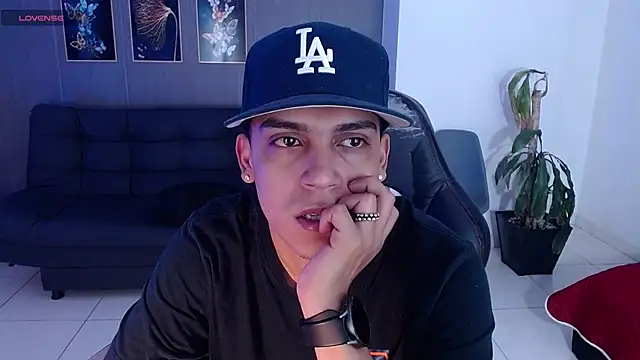 david santos16 online show from September 15, 2025, 2:23 am