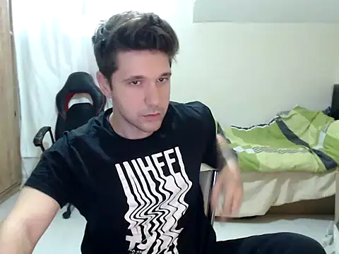 2handsomemann online show from September 18, 2025, 1:47 pm