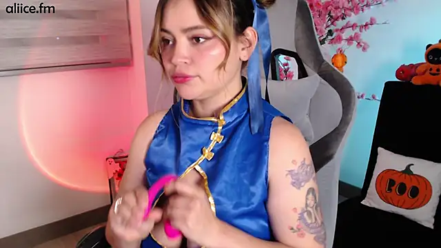 aliiceFM online show from October 31, 2025, 2:19 am