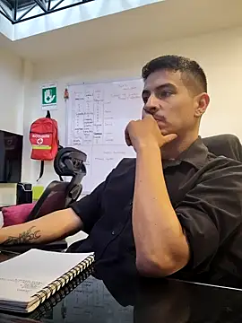 Juann-cock online show from November 25, 2025, 4:07 pm