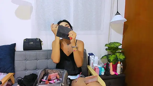 Snapshot of zou_quira chatting on October 17, 2025, 1:42 am zou quira online show from October 17, 2025, 1:42 am