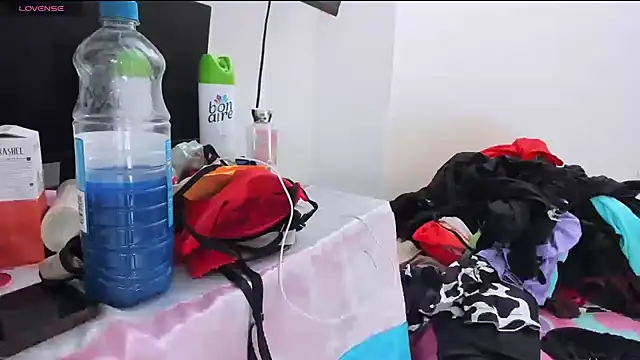 Snapshot of zou_quira chatting on November 22, 2025, 12:48 pm zou quira online show from November 22, 2025, 12:48 pm