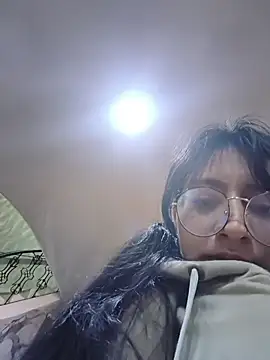 VioletxBloom online show from April 17, 2026, 12:57 am