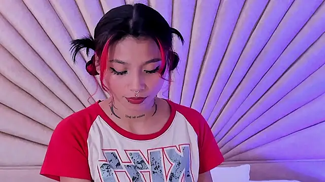 EmaDuff online show from October 2, 2025, 11:24 am