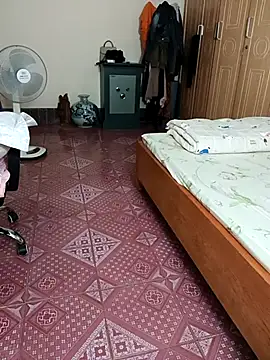 Moona heny online show from November 2, 2025, 10:37 pm