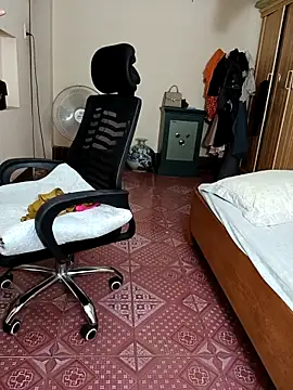 Moona heny online show from October 21, 2025, 10:31 pm