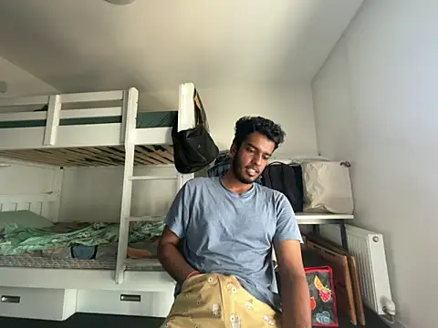 nivedthomas01 online show from April 27, 2026, 4:10 am