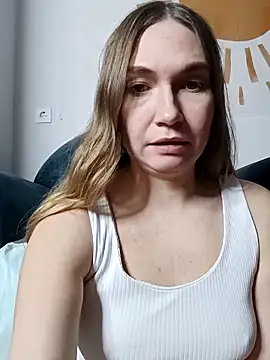 KisaVixen online show from December 15, 2025, 4:24 pm