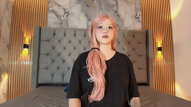 Snapshot of Suxan_White_ chatting on September 28, 2025, 12:12 pm Suxan White online show from September 28, 2025, 12:12 pm