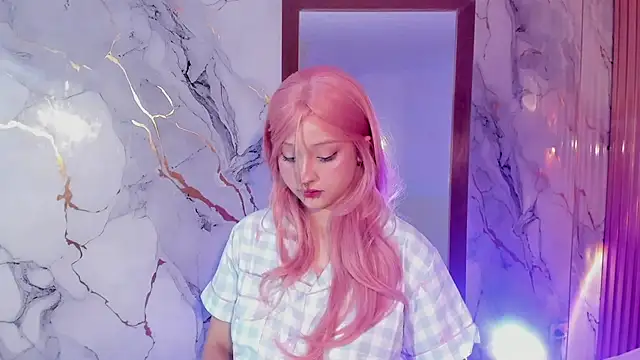 Snapshot of Suxan_White_ chatting on September 9, 2025, 12:25 pm Suxan White online show from September 9, 2025, 12:25 pm