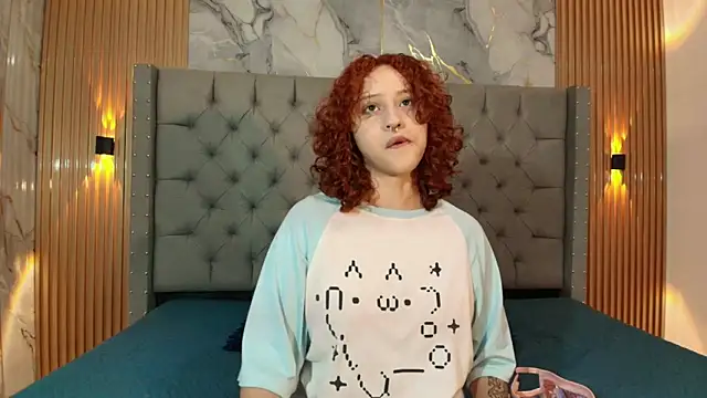 Snapshot of Suxan_White_ chatting on October 3, 2025, 12:06 pm Suxan White online show from October 3, 2025, 12:06 pm