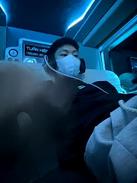 linh21107 online show from November 10, 2025, 11:26 am