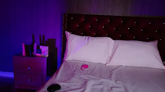 danna dusky online show from September 21, 2025, 10:09 am