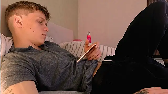 TalkingHead 0  online show from October 6, 2025, 11:44 am