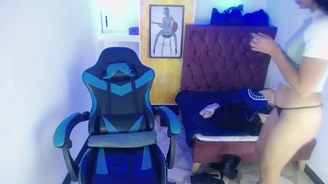 alison moon7 online show from September 26, 2025, 11:50 am