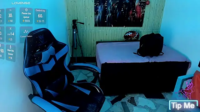 alison moon7 online show from November 27, 2025, 2:06 pm