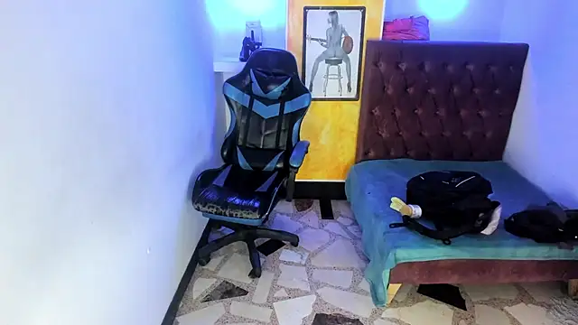 alison moon7 online show from November 14, 2025, 12:53 pm