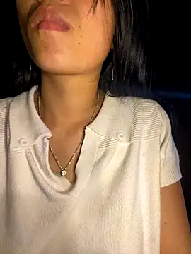 EmLy02 online show from November 9, 2025, 11:58 am