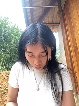 EmLy02 online show from November 7, 2025, 9:14 am