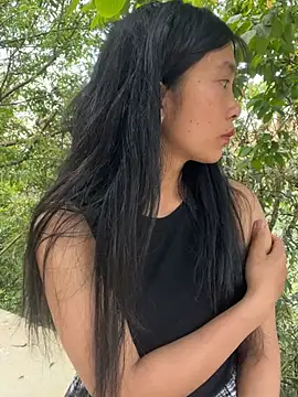 EmLy02 online show from April 9, 2026, 10:21 am