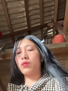 EmLy02 online show from April 3, 2026, 1:01 am