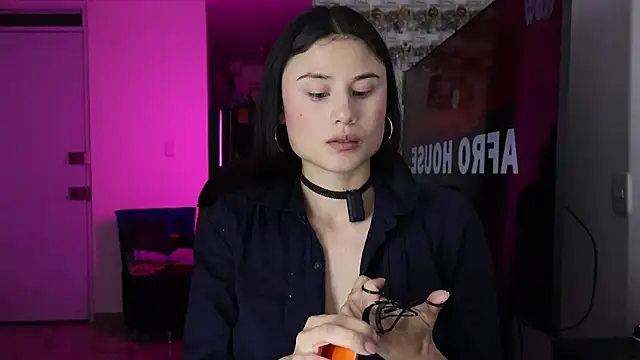 VioletaLorette online show from November 8, 2025, 11:41 pm