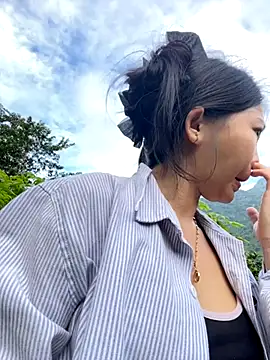 Miumieu online show from October 23, 2025, 12:42 am