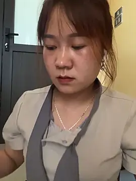 qinejr37 online show from September 23, 2025, 4:41 am