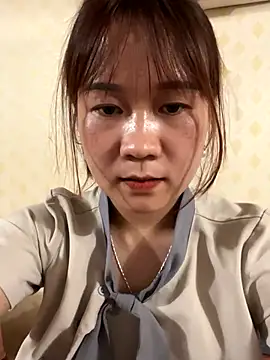 qinejr37 online show from September 15, 2025, 4:46 am