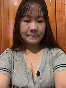 qinejr37 online show from October 1, 2025, 11:52 pm