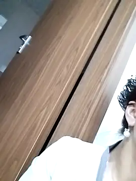 qinejr37 online show from September 10, 2025, 3:27 am