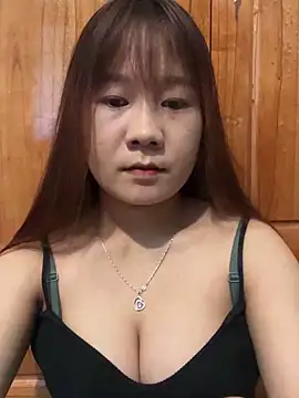 qinejr37 online show from October 22, 2025, 12:32 am