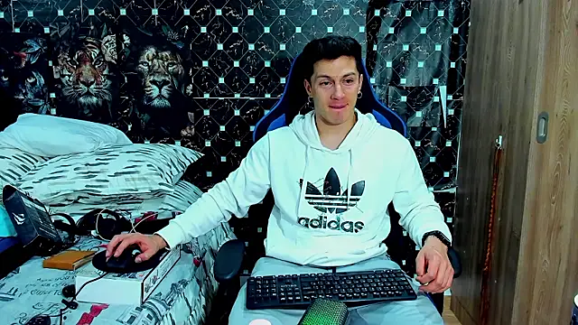 javiersexymann online show from February 25, 2026, 6:24 am