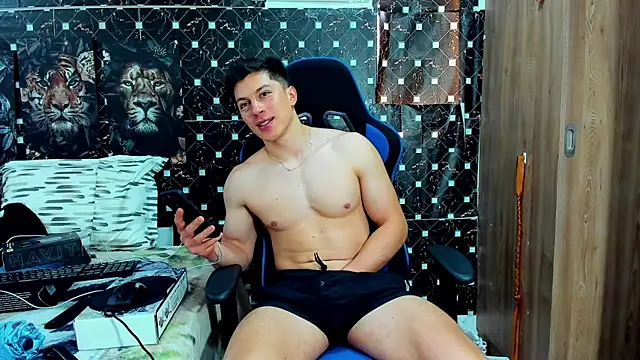 javiersexymann online show from May 4, 2026, 8:55 pm
