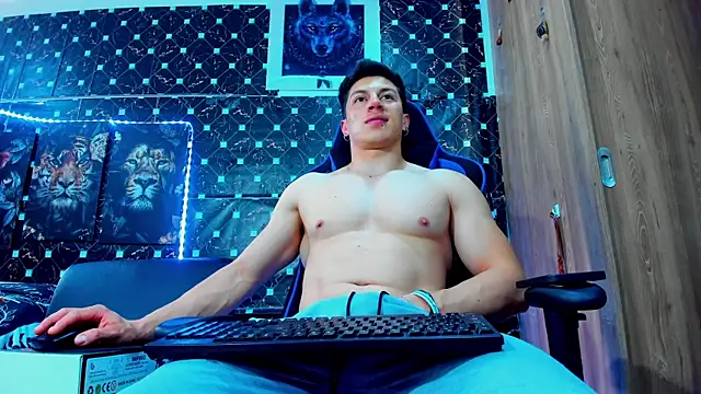 javiersexymann online show from October 7, 2025, 9:05 pm