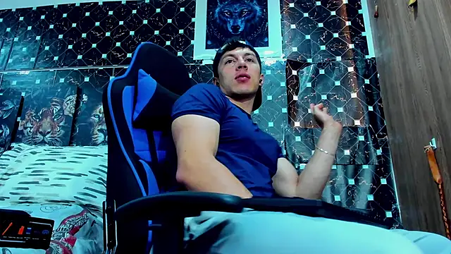 javiersexymann online show from January 14, 2026, 9:18 pm