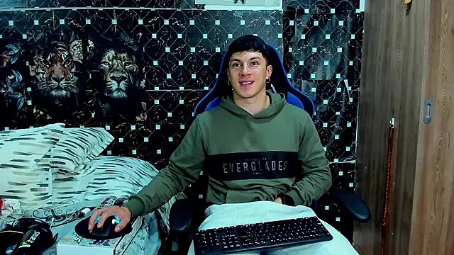 javiersexymann online show from February 20, 2026, 5:15 am