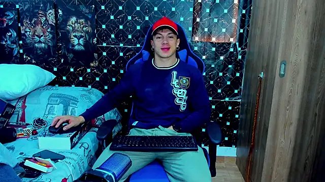 javiersexymann online show from December 15, 2025, 5:41 pm