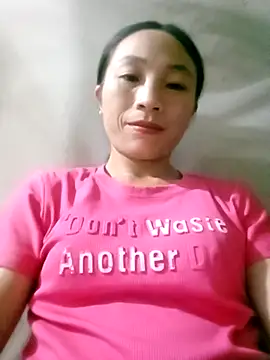 lucybaby00 online show from October 1, 2025, 2:43 pm