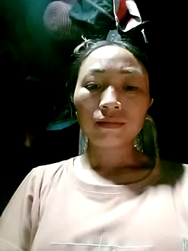 lucybaby00 online show from April 15, 2026, 11:59 am