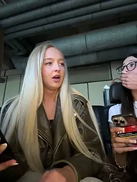 Snapshot of emilypeperoni chatting on September 21, 2025, 4:23 pm emilypeperoni online show from September 21, 2025, 4:23 pm