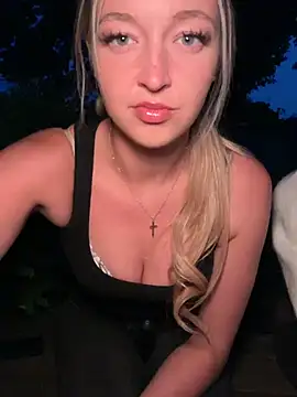 Snapshot of emilypeperoni chatting on July 15, 2026, 8:27 pm emilypeperoni online show from July 15, 2026, 8:27 pm