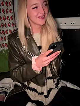 Snapshot of emilypeperoni chatting on October 19, 2025, 6:43 pm emilypeperoni online show from October 19, 2025, 6:43 pm