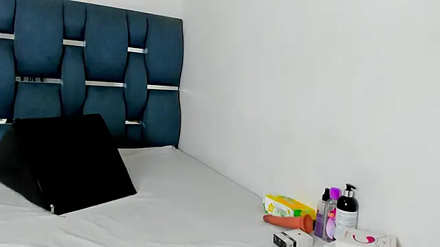 Snapshot of yourwife_anna chatting on September 13, 2025, 11:10 am yourwife anna online show from September 13, 2025, 11:10 am