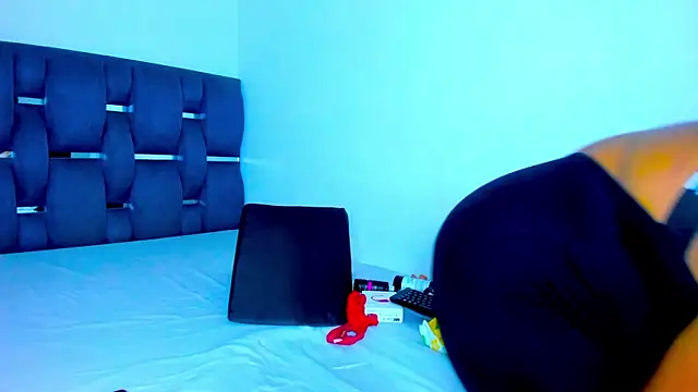 Snapshot of yourwife_anna chatting on October 6, 2025, 11:33 am yourwife anna online show from October 6, 2025, 11:33 am